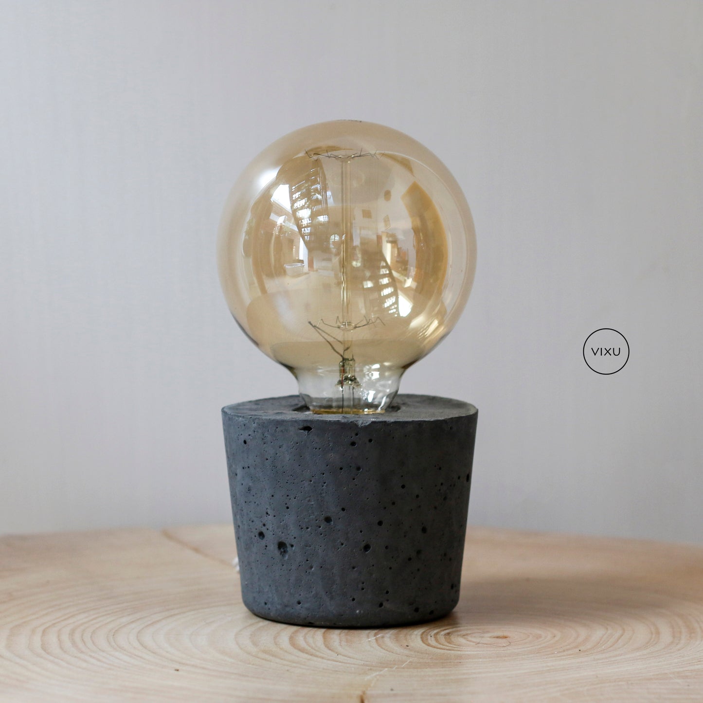 Lámpara Betono (diferentes colores)